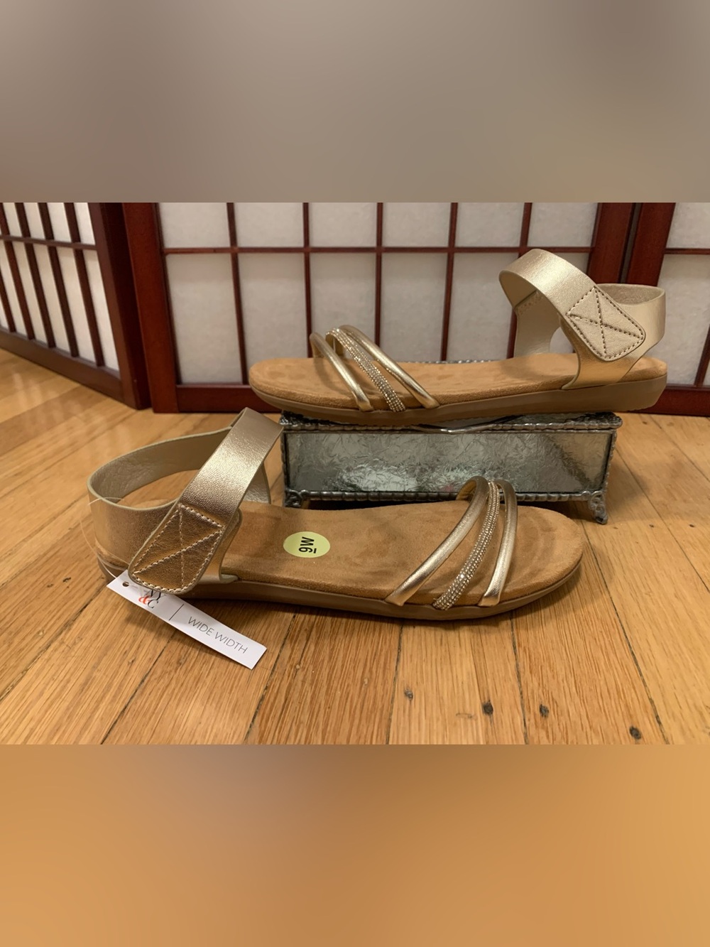 NWOB NY & CO Flat Gold Glitter Strappy Sandals in Size 9W